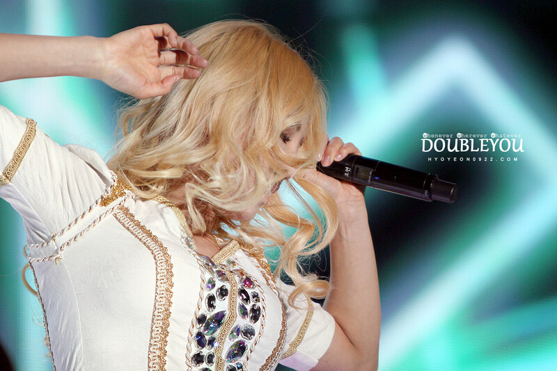 121007 Girls' Generation Hyoyeon at Gangnam Festival documents 11