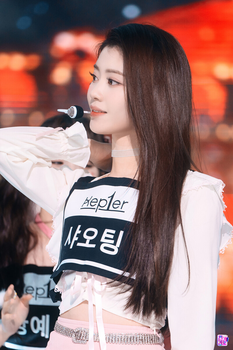 220123 Kep1er Xiaoting - 'WA DA DA' at Inkigayo documents 14