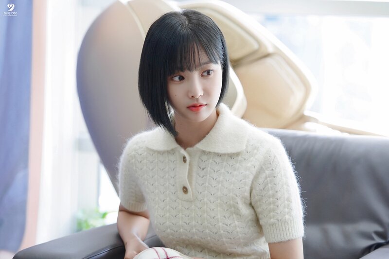 221007 9 Ato Naver Post - Yeonwoo - 'The Golden Spoon' Behind documents 2