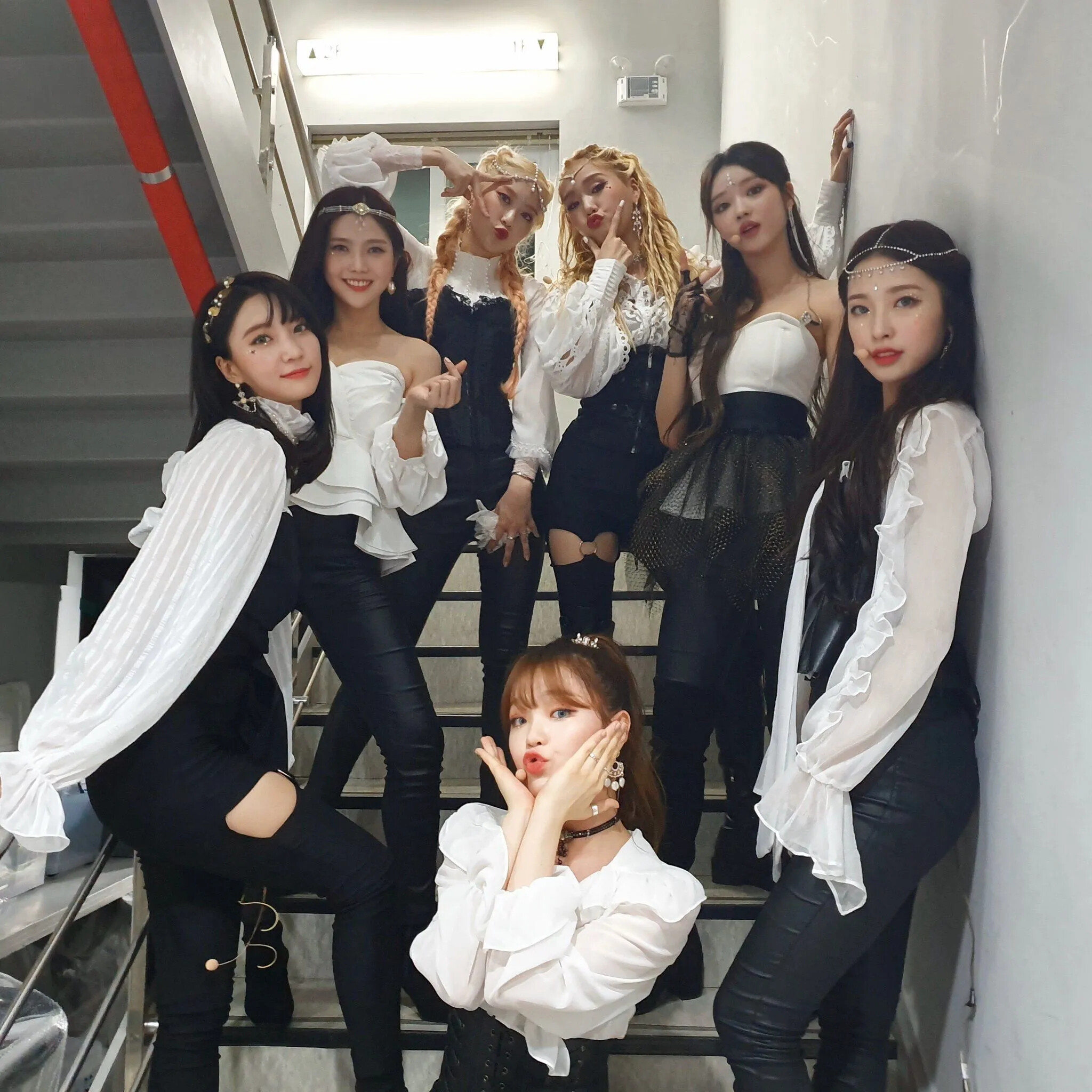 191031 Oh My Girl twitter update | kpopping