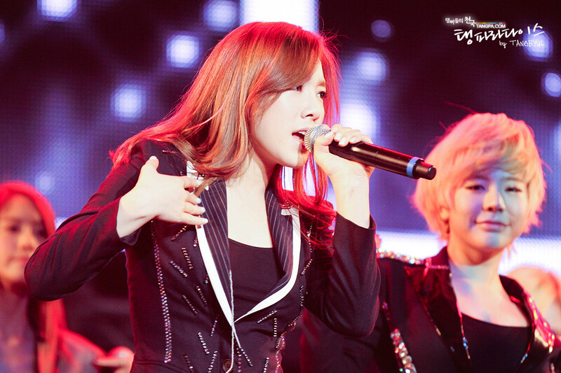 121021 Girls' Generation Taeyeon at GS& Concert documents 20