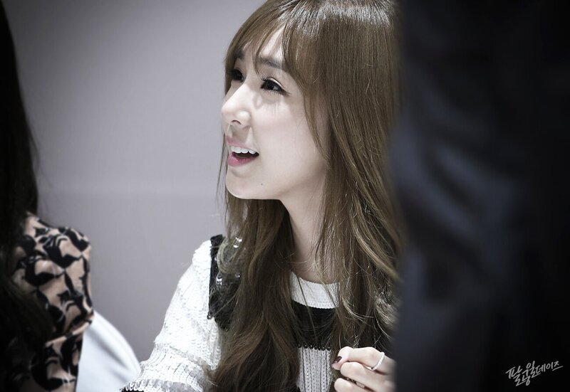 141127 Girls' Generation Tiffany at Lotte Fansign documents 8