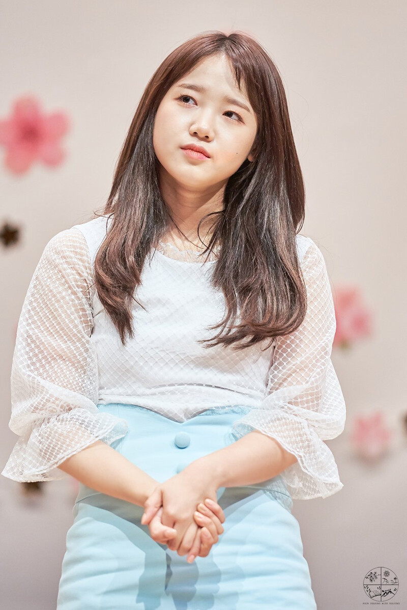 180415 Weki Meki Yoojung at Bundang 'Lucky' Fansign documents 11