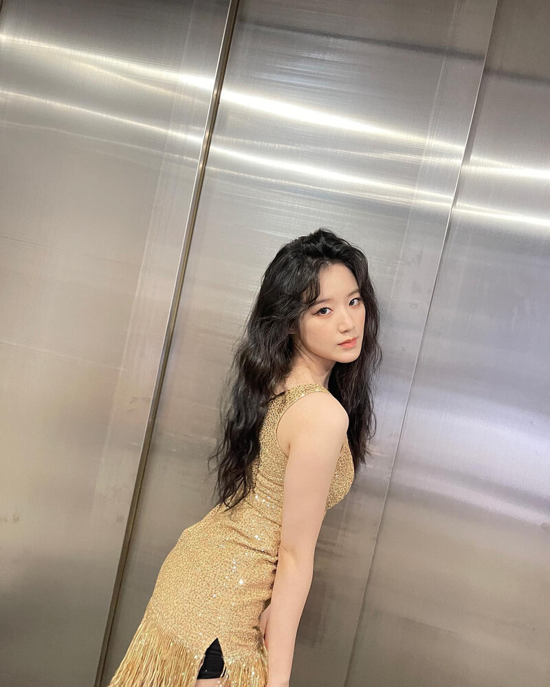 220407 (G)I-DLE Shuhua Instagram Update documents 8