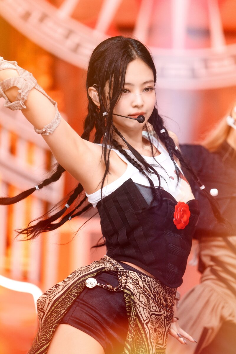 220828 BLACKPINK Jennie - 'Pink Venom' at Inkigayo documents 6