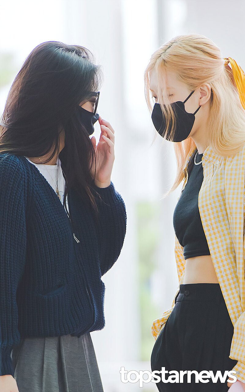 220916 BLACKPINK at the Incheon International Airport documents 16