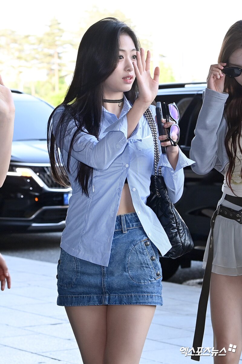240509 BABYMONSTER AHYEON AT GIMPO AIRPORT documents 4