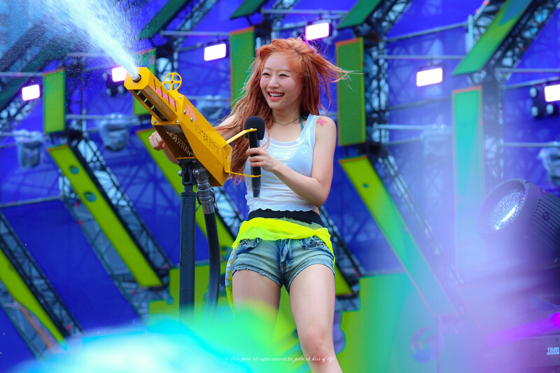 240706 KISS OF LIFE Julie at 2024 Waterbomb Seoul Festival - Day 2 documents 1