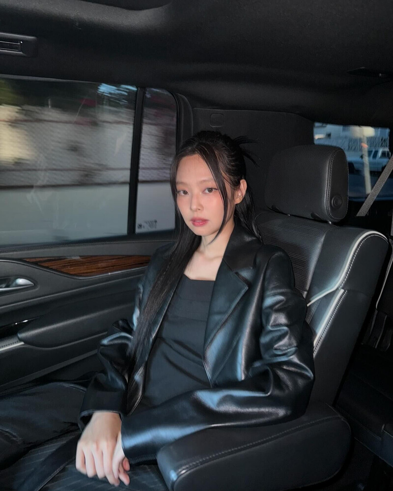 240918 - JENNIE Instagram Update documents 4