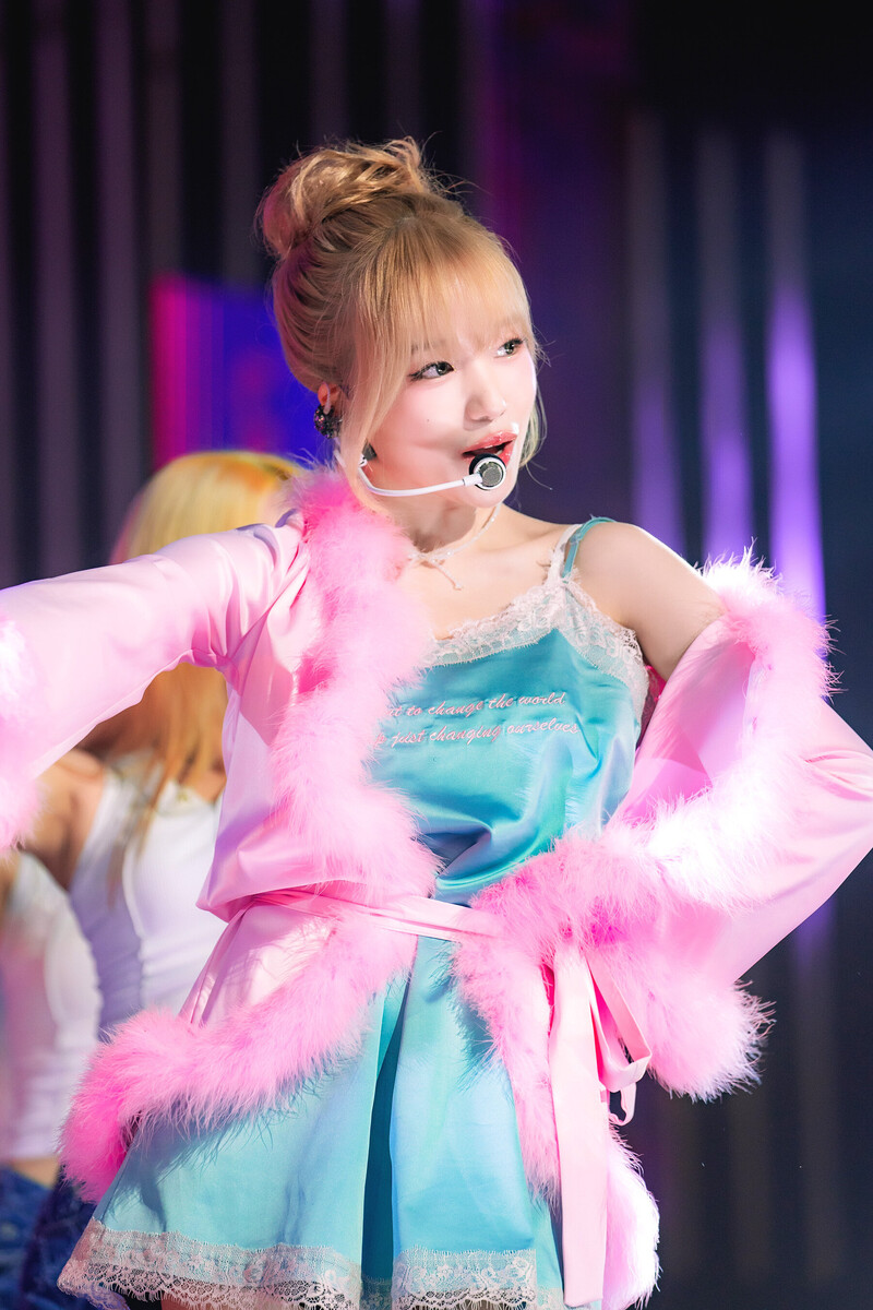 230813 JO YURI - 'TAXI' at Inkigayo documents 2