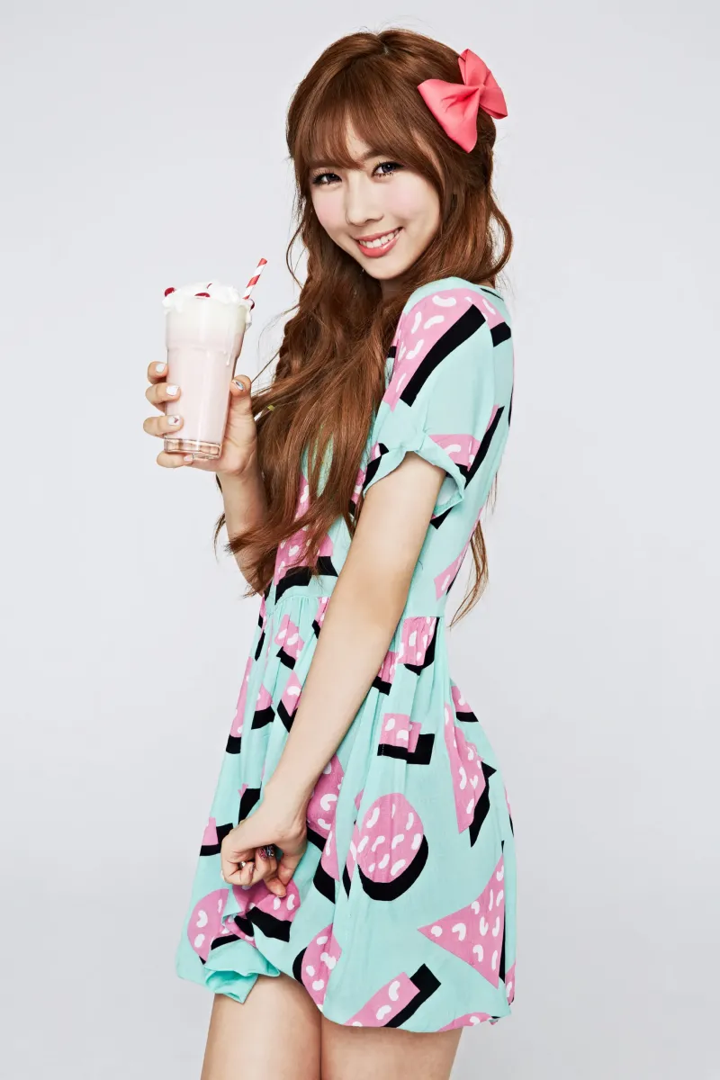 MINX_Yoohyeon_Love_Shake_promotional_photo.png