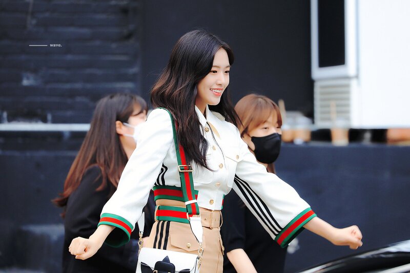 220607 IVE Yujin - ADIDAS x GUCCI Pop-Up Store Opening In Seoul documents 7