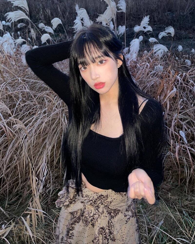 221118 - Ji Young Instagram Update documents 1
