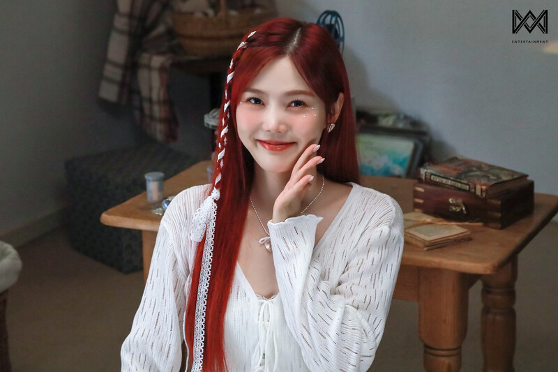 240902 WM Entertainment Naver Post with OH MY GIRL Hyojung - "Classified" MV Behind the Scenes documents 2