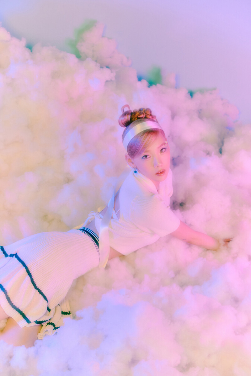 Taeyeon 'Weekend' Concept Teaser Images documents 13