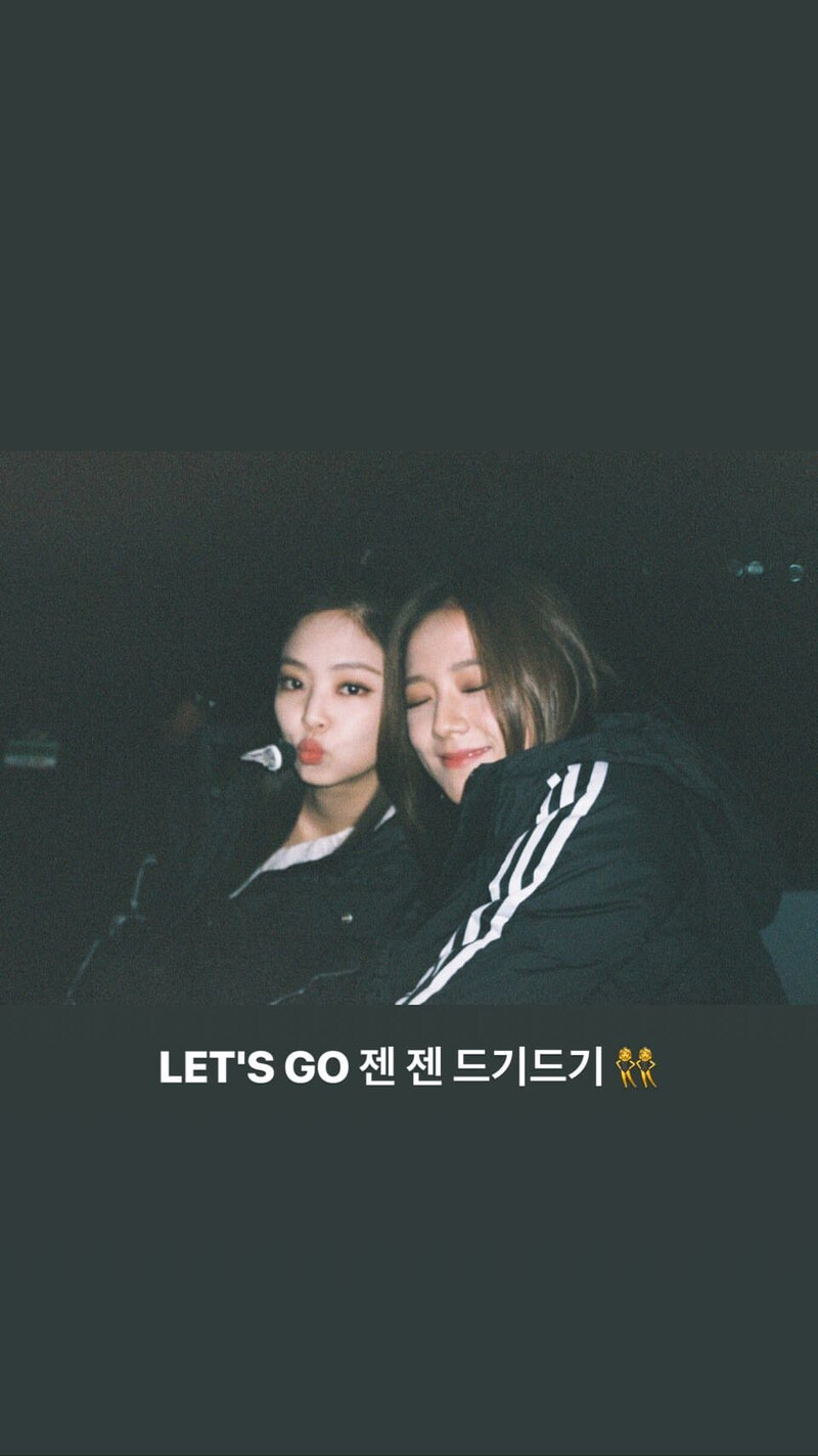 181112 JISOO Instagram Story Update with JISOO documents 1