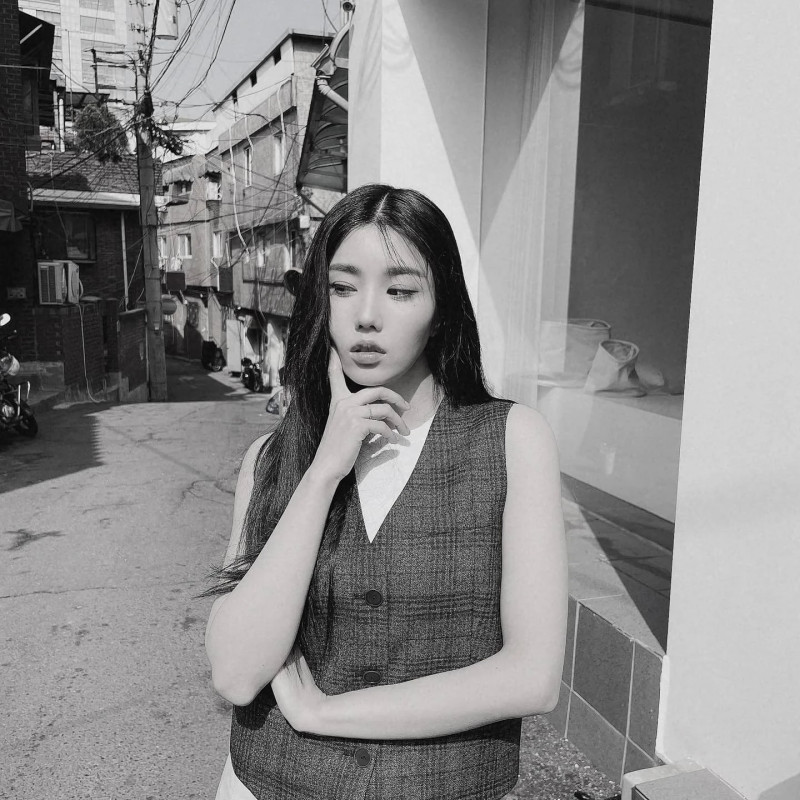 210324 IZ*ONE Instagram Update - Eunbi documents 3