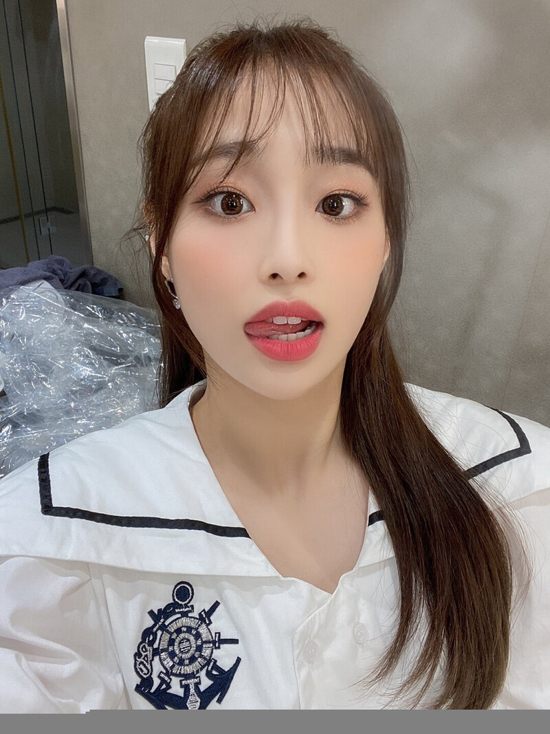 210828 LOONA Twitter Update - Chuu documents 2