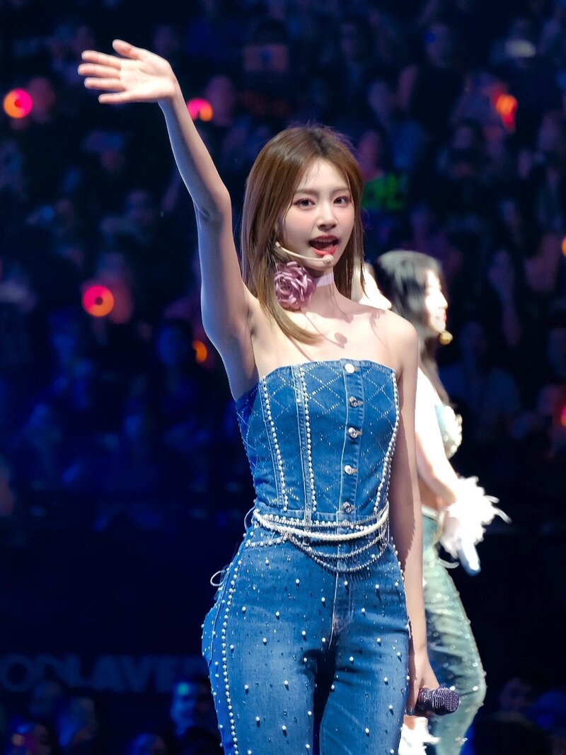 230507 TWICE Tzuyu - ‘READY TO BE’ World Tour in Melbourne Day 2 documents 1