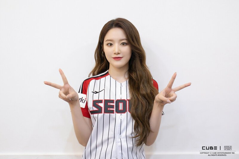 230510 (G)I-DLE Weverse - LG Twins' Ceremonial Opening Behind documents 13