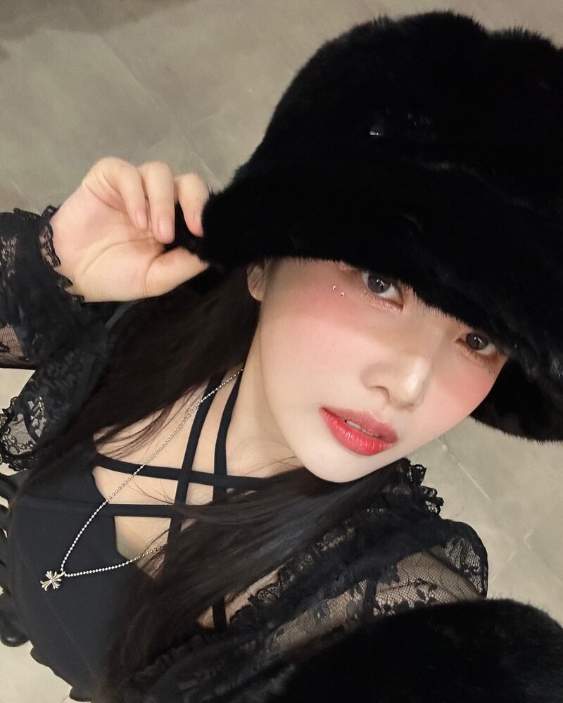 231217 Red Velvet Joy Instagram Update documents 9