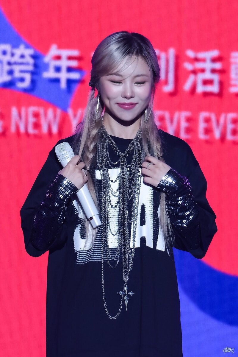 231222 Whee In at Tainan Christmas Rock Concert documents 4