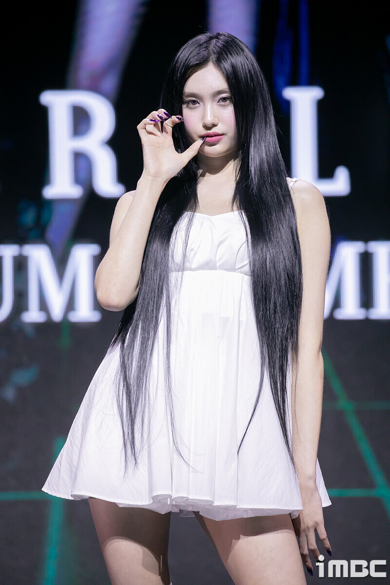 240610 EVERGLOW Aisha - "ZOMBIE" Comeback Showcase documents 4