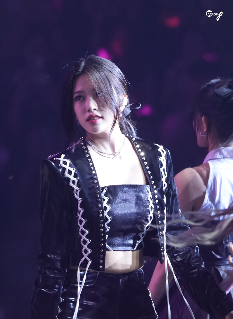 240707 IVE Yujin - 1st World Tour ‘Show What I Have’ in Hong Kong Day 2 documents 3