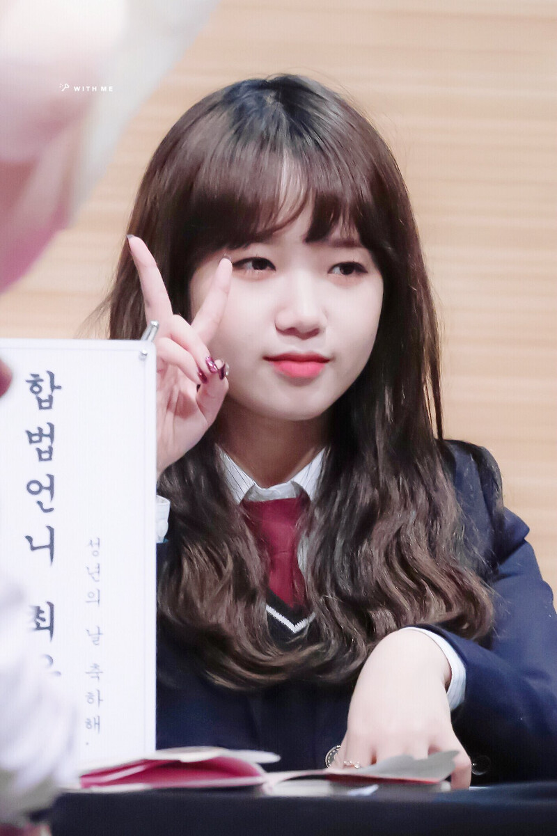 180519 Weki Meki Yoojung at 'Lucky' Gangbyeon Fansign documents 3