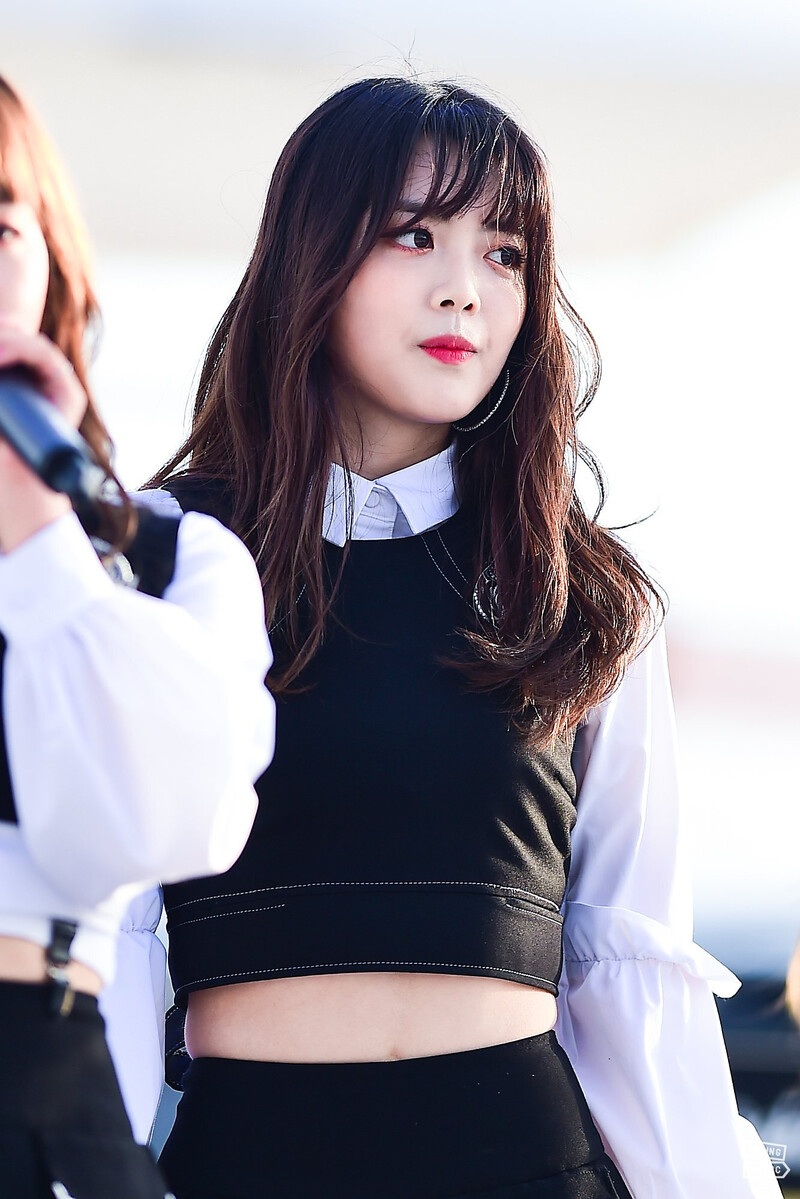 180602 Weki Meki Suyeon at Jeongok Port Youth Festival Healing Concert documents 1