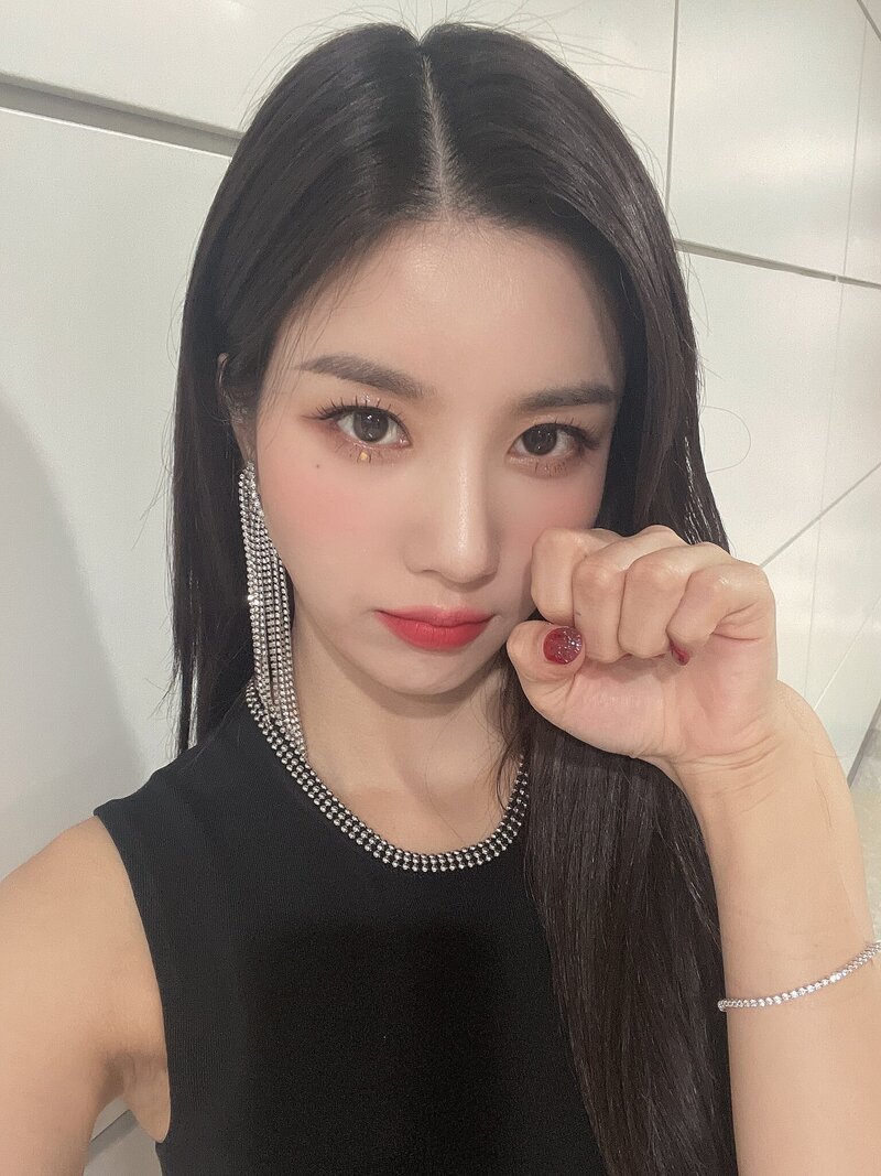 210908 Kwon Eunbi SNS Update at Show Champion documents 1