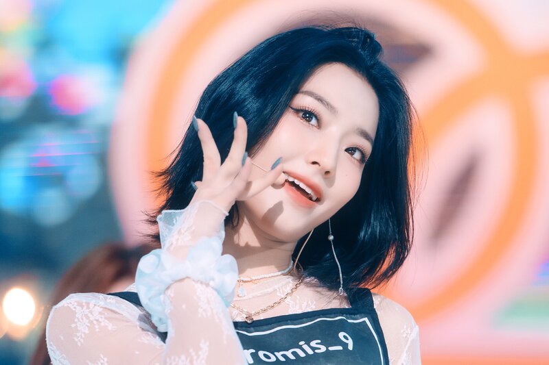 220123 fromis_9 Saerom - 'DM' at Inkigayo documents 12