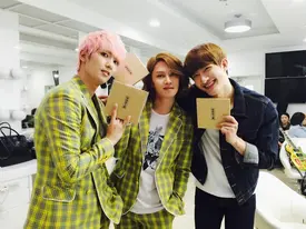 150421 Zhoumi Weibo Update