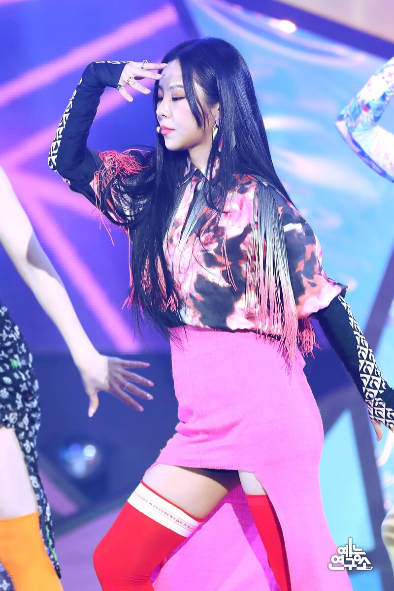 210427 Whee In - 'water color' at Music Core documents 3