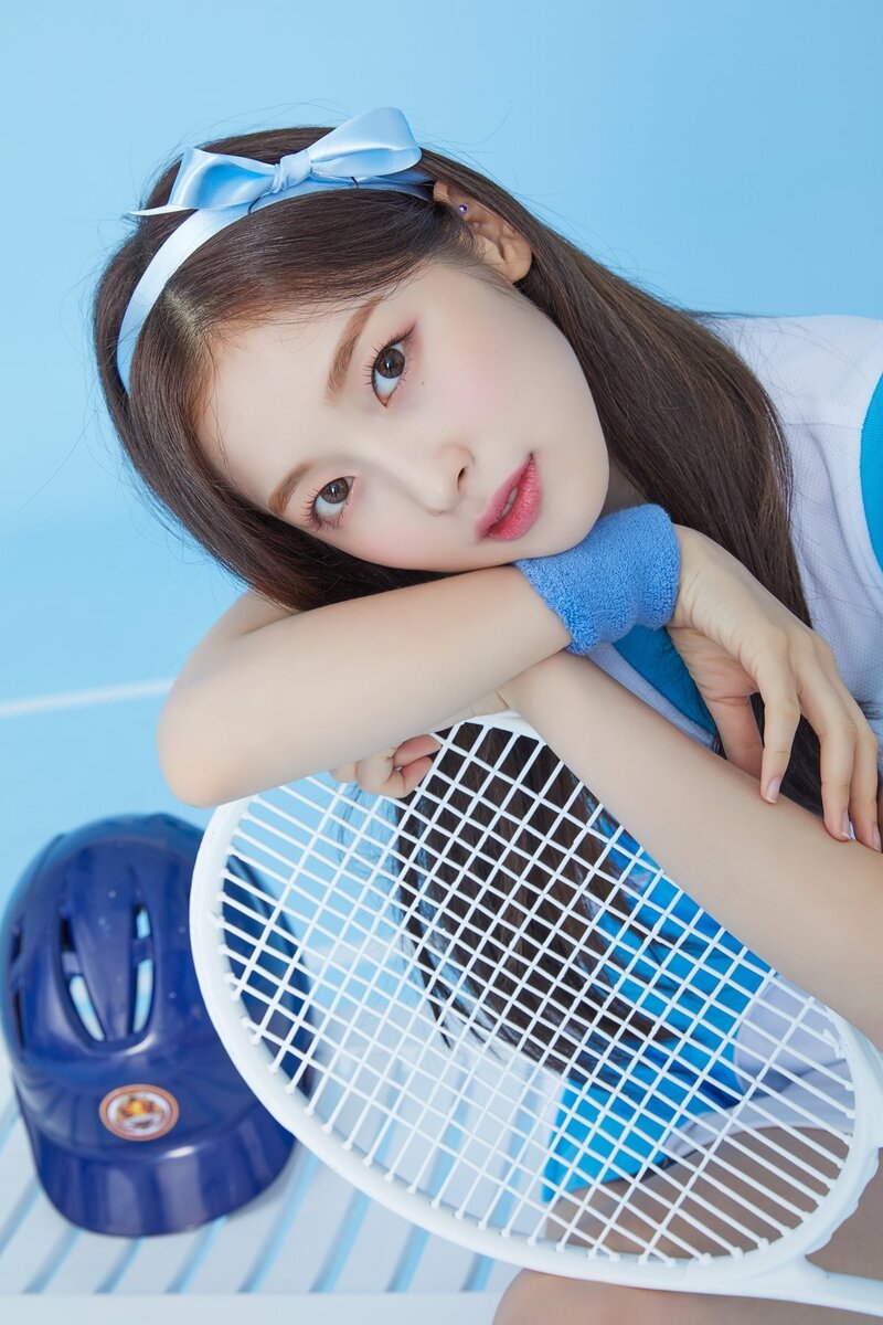 OH MY GIRL - Cute Concept 'Blizzard Blue' - Photoshoot by Universe documents 8