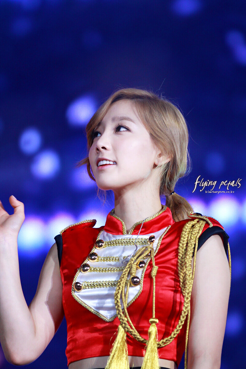 120115 Girls' Generation Taeyeon at 2011 Girls' Generation Tour in Hong Kong documents 10