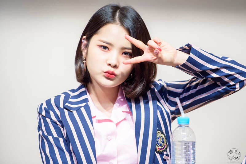 180401 Weki Meki Rina at Songpa 'Lucky' Fansign documents 5