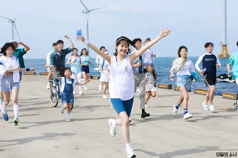 210521 BlockBerry Naver Post - LOONA's Chuu Pocari Sweat CF Behind documents 5