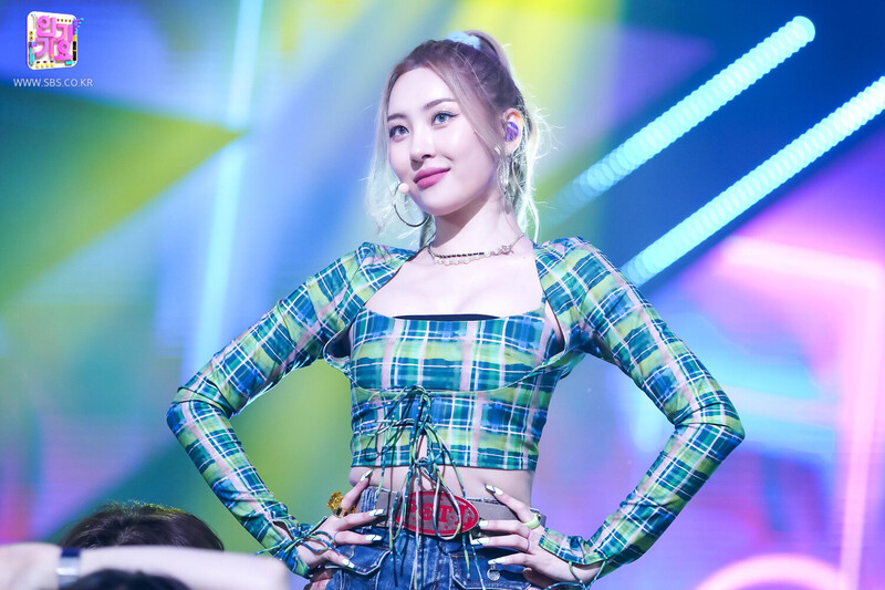 210815 Sunmi - 'You can't sit with us' at Inkigayo documents 1