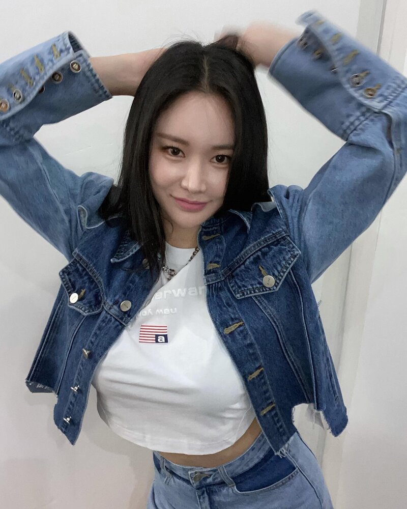 210825 Brave Girls Minyoung Instagram Update documents 1