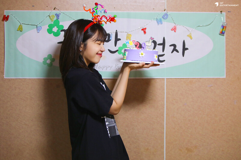 211115 IST Naver post - Apink EUNJI 'Work later, Drink now' drama shoot behind documents 22