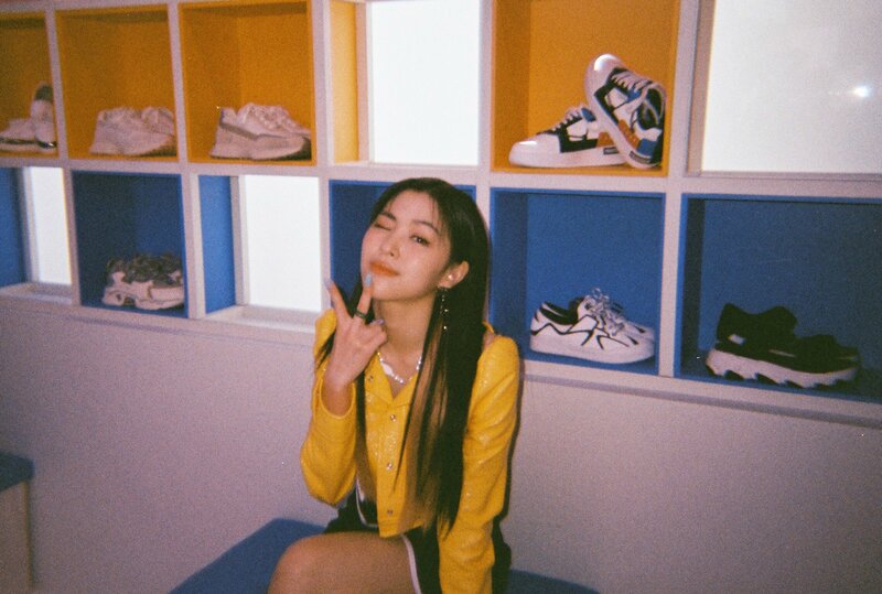 220822 ITZY Twitter Update - CHECKMATE - Film Photo documents 3