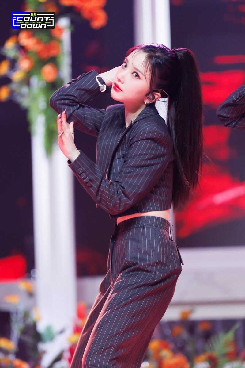 230202 VIVIZ Eunha 'PULL UP' at M Countdown documents 11