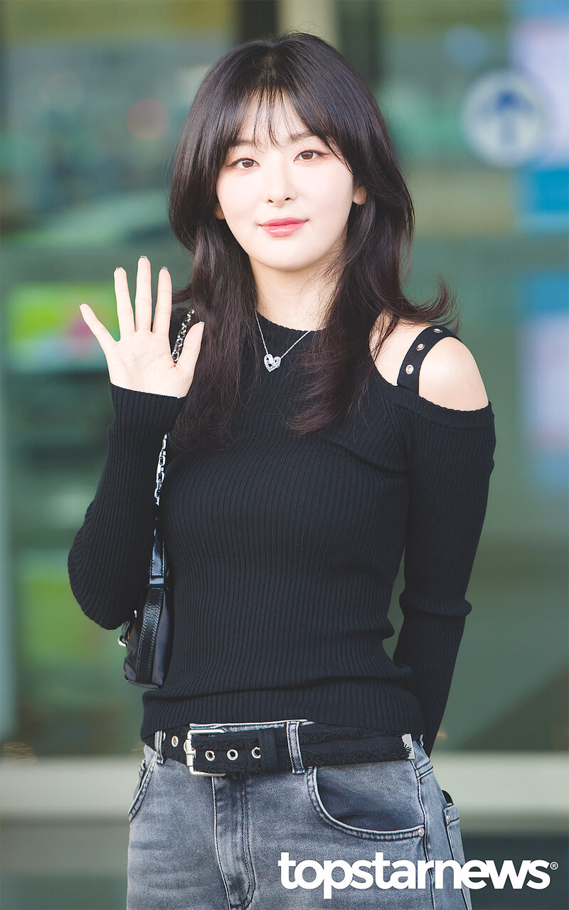 230818 Red Velvet Seulgi - Incheon International Airport documents 11