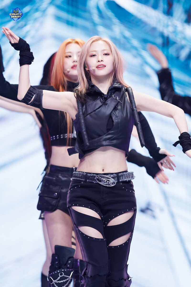 240111 ITZY Ryujin - 'BORN TO BE' and 'UNTOUCHABLE' at M Countdown documents 12