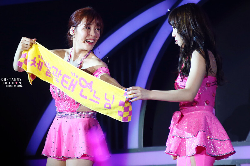 131109 Girls' Generation at Girls & Peace in Hong Kong documents 5