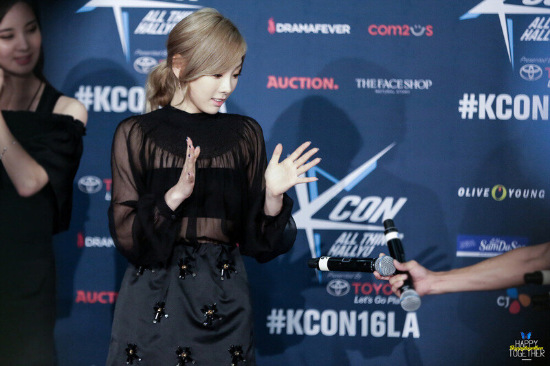 160731 Girls' Generation Taeyeon at KCON in LA documents 6