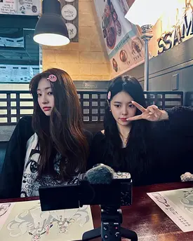 240928 EVERGLOW E:U Instagram Update wit Sihyeon