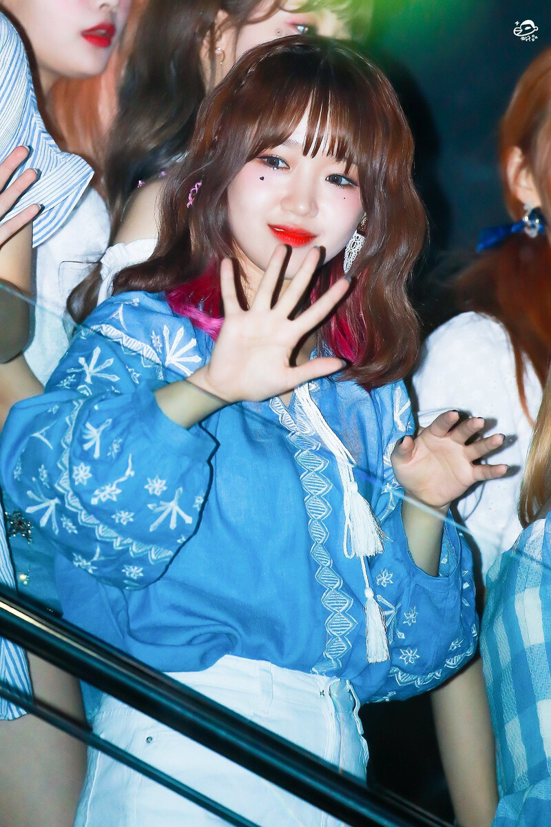 190528 Weki Meki Yoojung at The Show documents 1