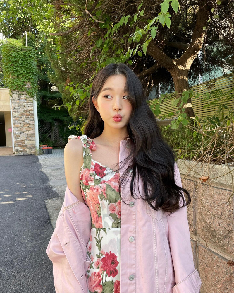 210918 Wonyoung Instagram Update documents 4